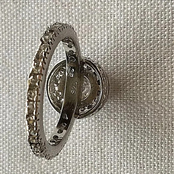 GORGEOUS 925 STERLING SILVER SIMULATED DIAMONDS HALO RING